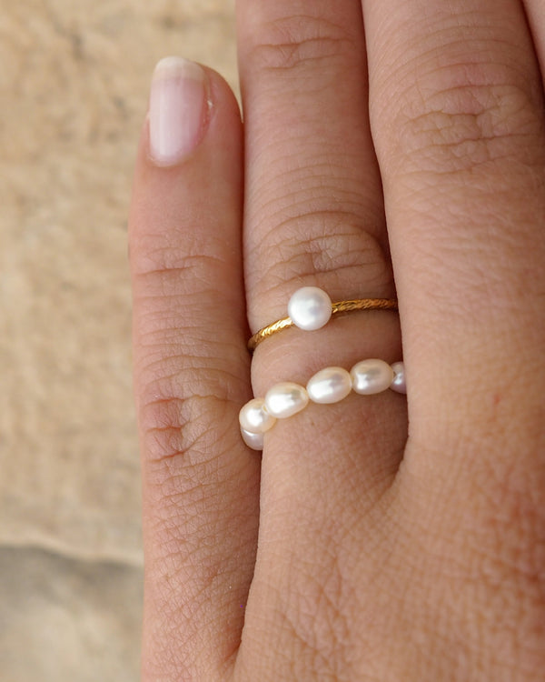 AVOLA Pearl Ring