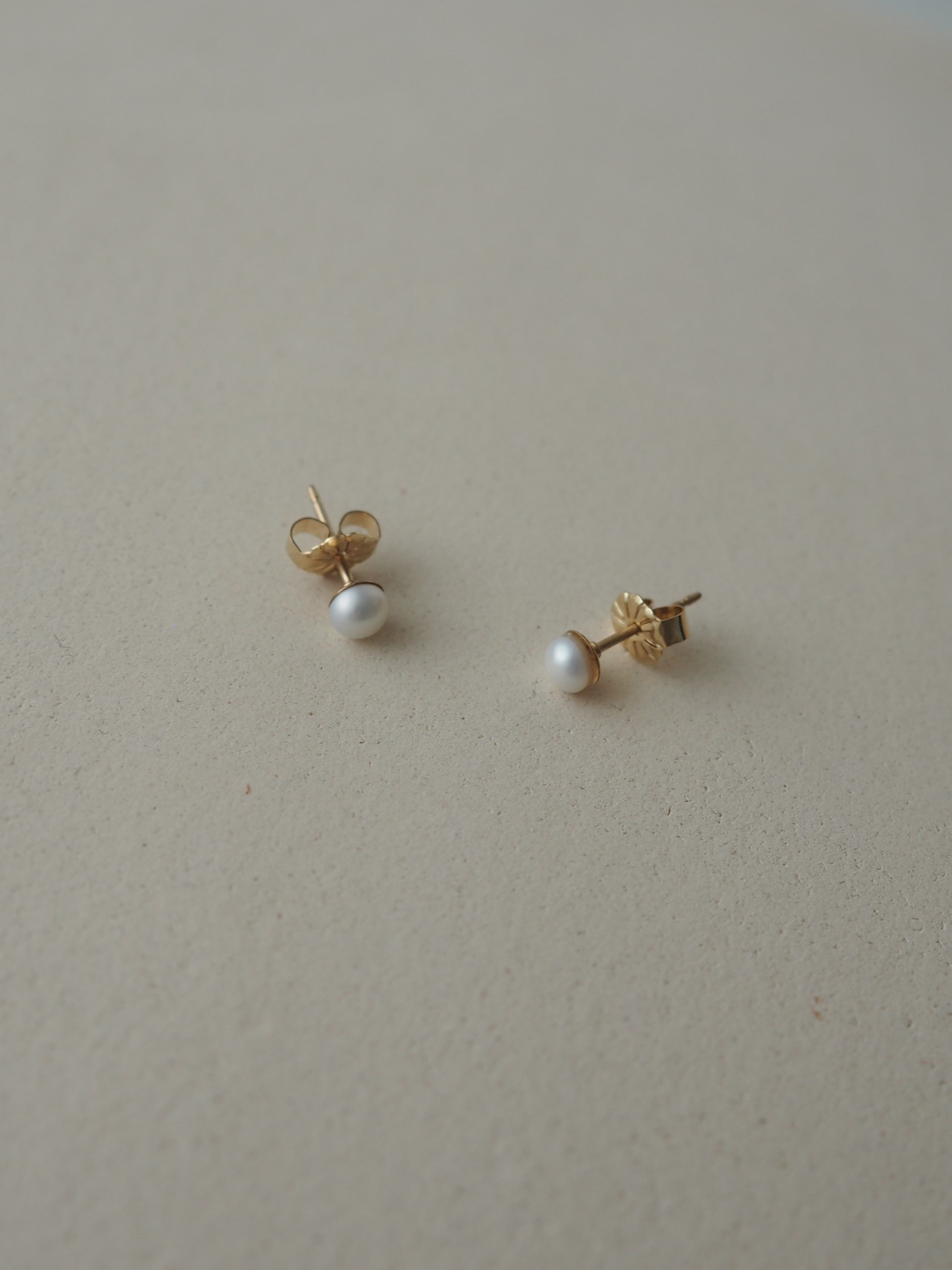 AVOLA Pearl Studs